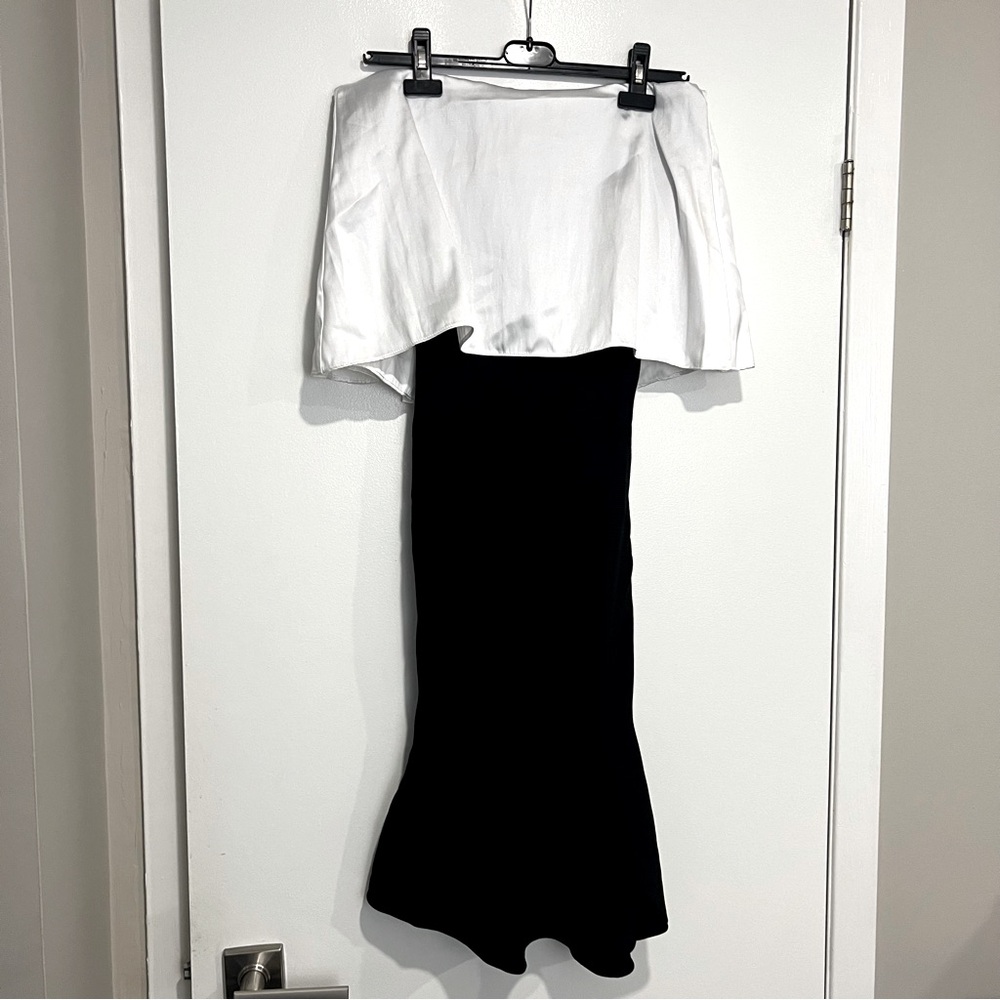 NEW Sachin & Babi Long Dress - Size M - white panels on the shoulders